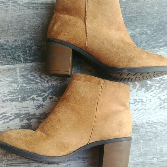 Hot Kiss Booties - Picture 4 of 4